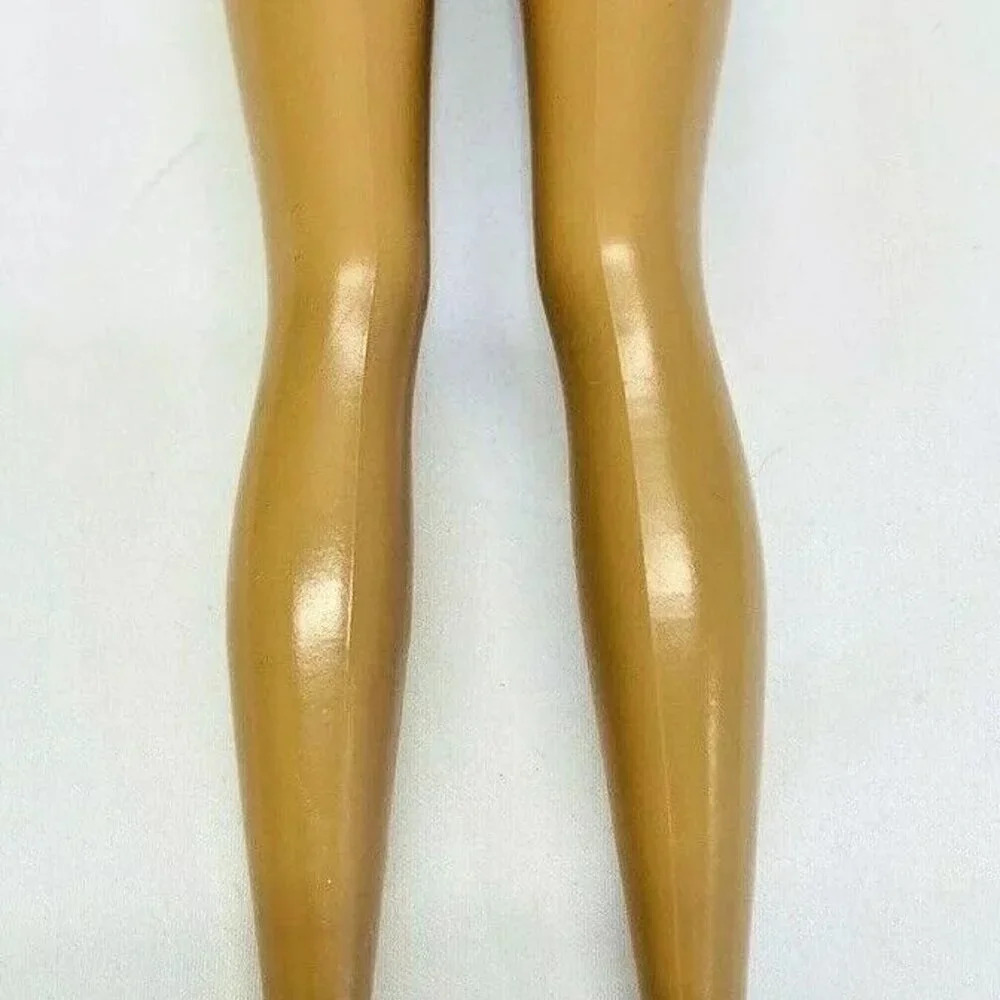 MATTEL BARBIE Blonde Hair Blue Eyes Bodysuit Skirt Outfit 12" Tall - Picture 13 of 13